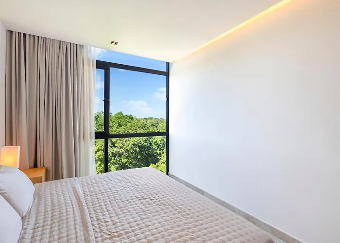 Premium Luxury Amenities Rooftop Pool Apartment