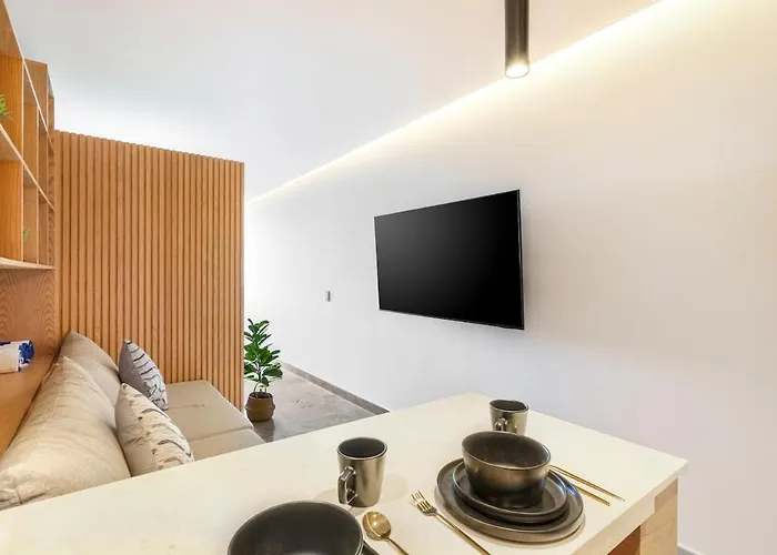 Premium Luxury Amenities Rooftop Pool