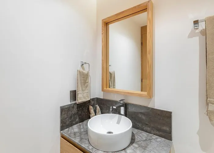 Apartment Premium Luxury Amenities Rooftop Pool